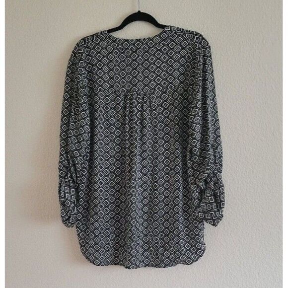 Dian Von Furstenberg Silk Roll Tab Seeve Blouse Women's Size 8 - Picture 5 of 9